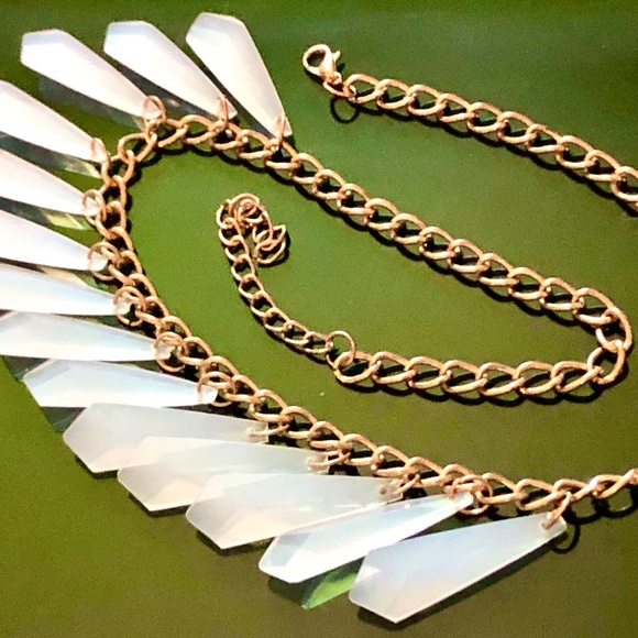 3/$40 VTG Y2K Gold Chain/Faceted Semi-Opaque Milky Acrylic Dangles Necklace - Picture 10 of 13